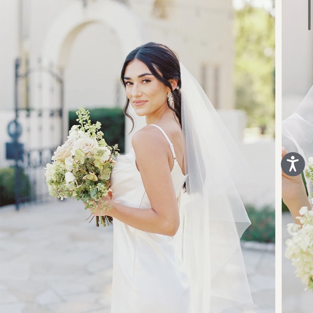 Classic Tulle Fingertip Veil (New, Unworn)